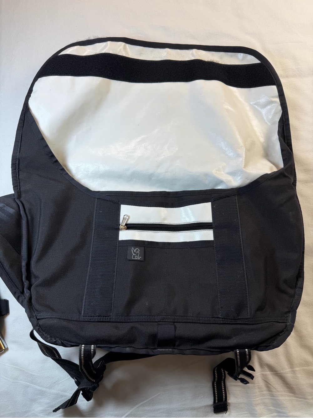 Chrome Industries 24L Messenger Bag Black/White Seatbelt Strap - Picture 8 of 10